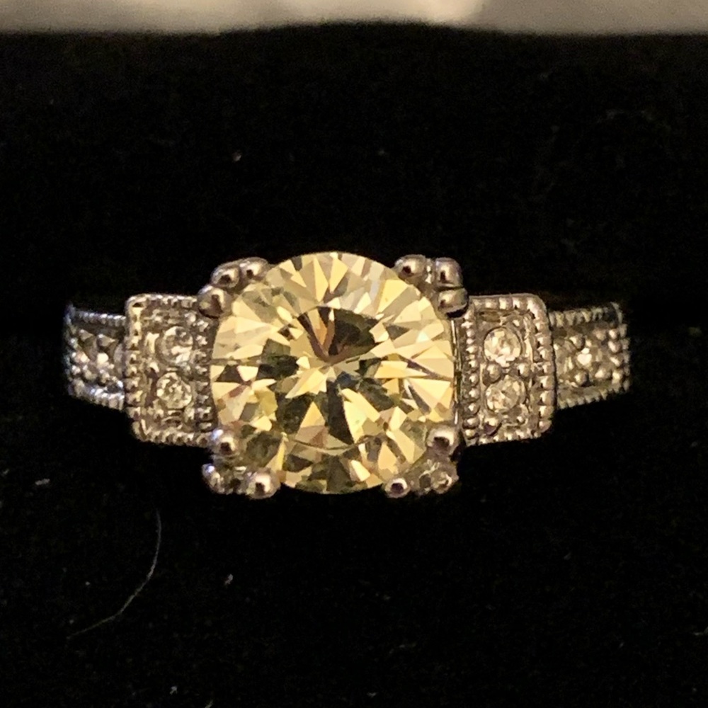 Costume jewelry ring - size 6